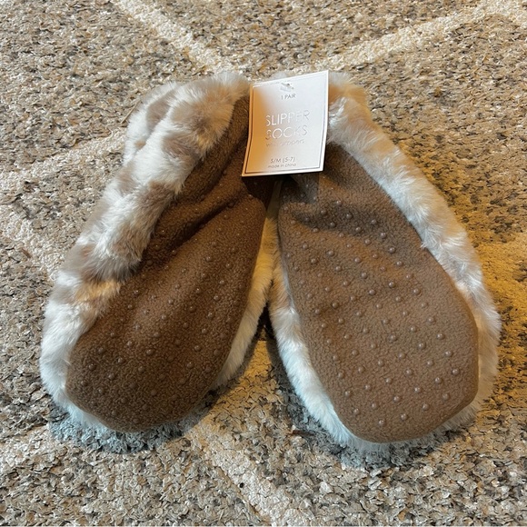 Slipper Socks With Grippers S/M (5-7) White with Taupe Spots NWT - Picture 9 of 9